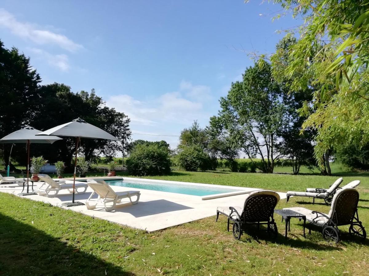 Chateau Des Salles Saint-Fort-sur-Gironde 외부 사진